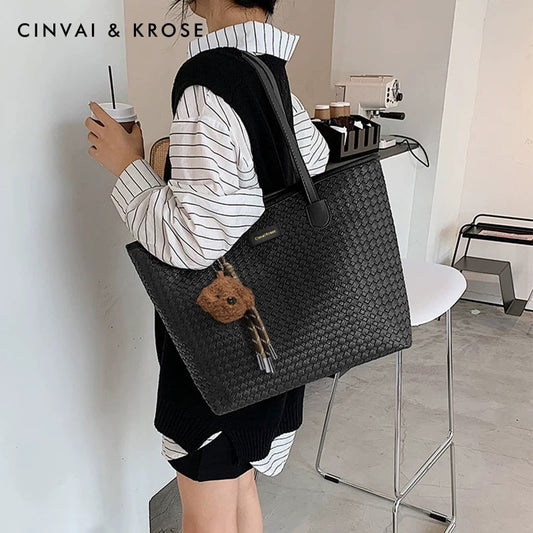 Large-capacity commuter shoulder bag